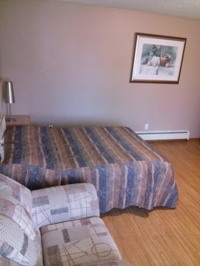 Moosomin Motel Ngoại thất bức ảnh