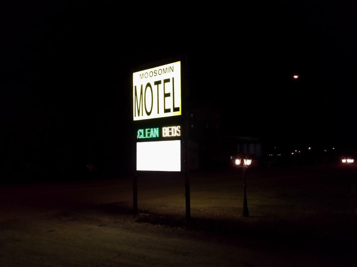 Moosomin Motel Ngoại thất bức ảnh