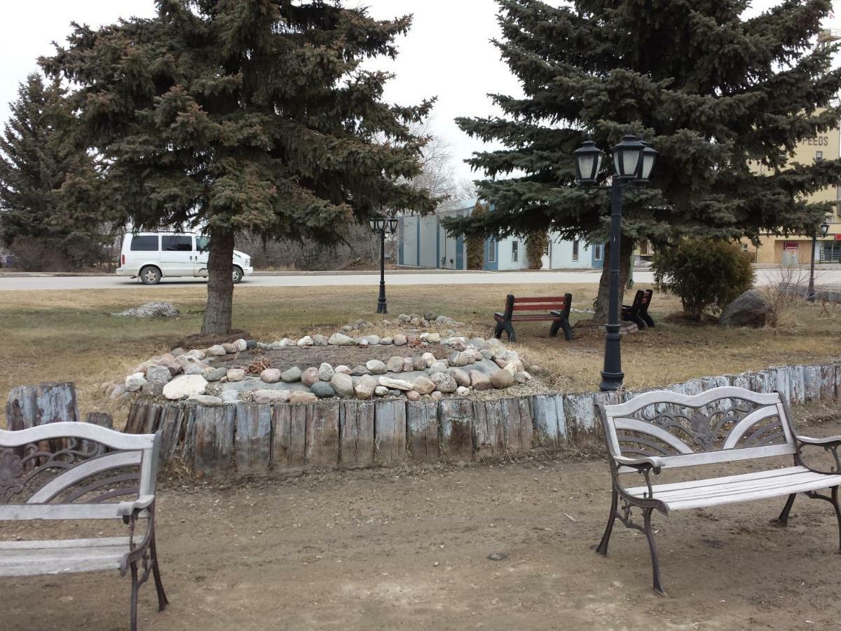 Moosomin Motel Ngoại thất bức ảnh